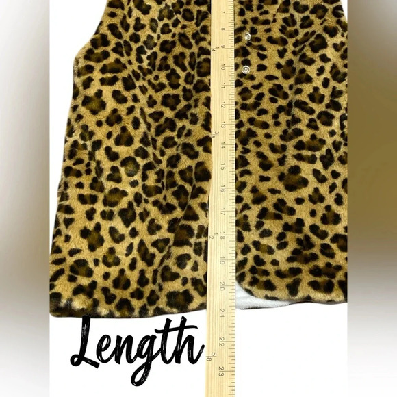 Fashionable and Cozy Faux Fur Cheetah Print Vest Carter's Kids - Picture 2 of 5